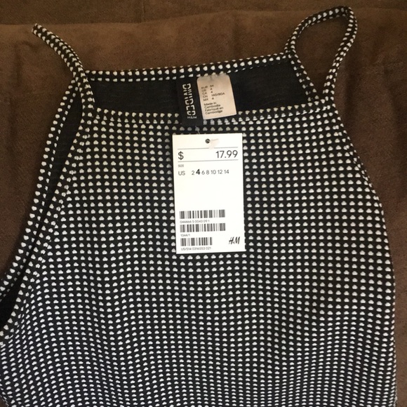 Size 4 H&M black and white pleated bottom dress - Picture 3 of 4